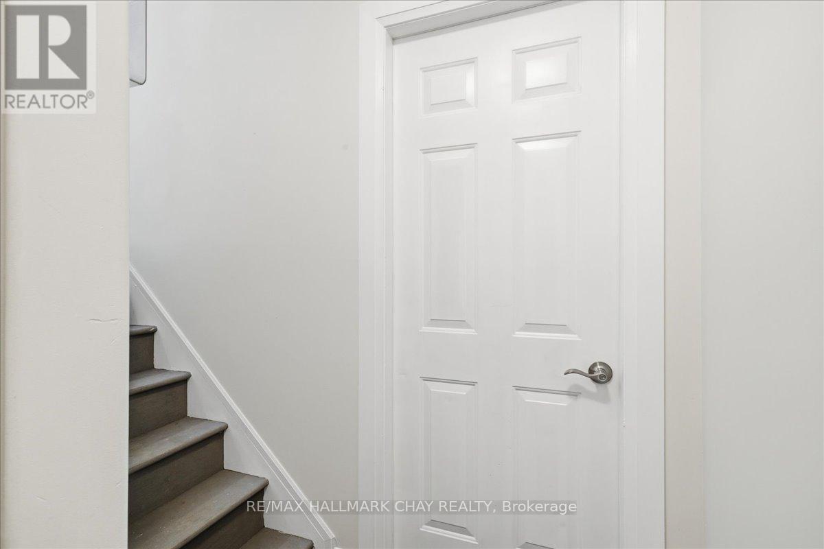 B - 325 Peter Street N, Orillia, Ontario  L3V 5A4 - Photo 3 - S12791446