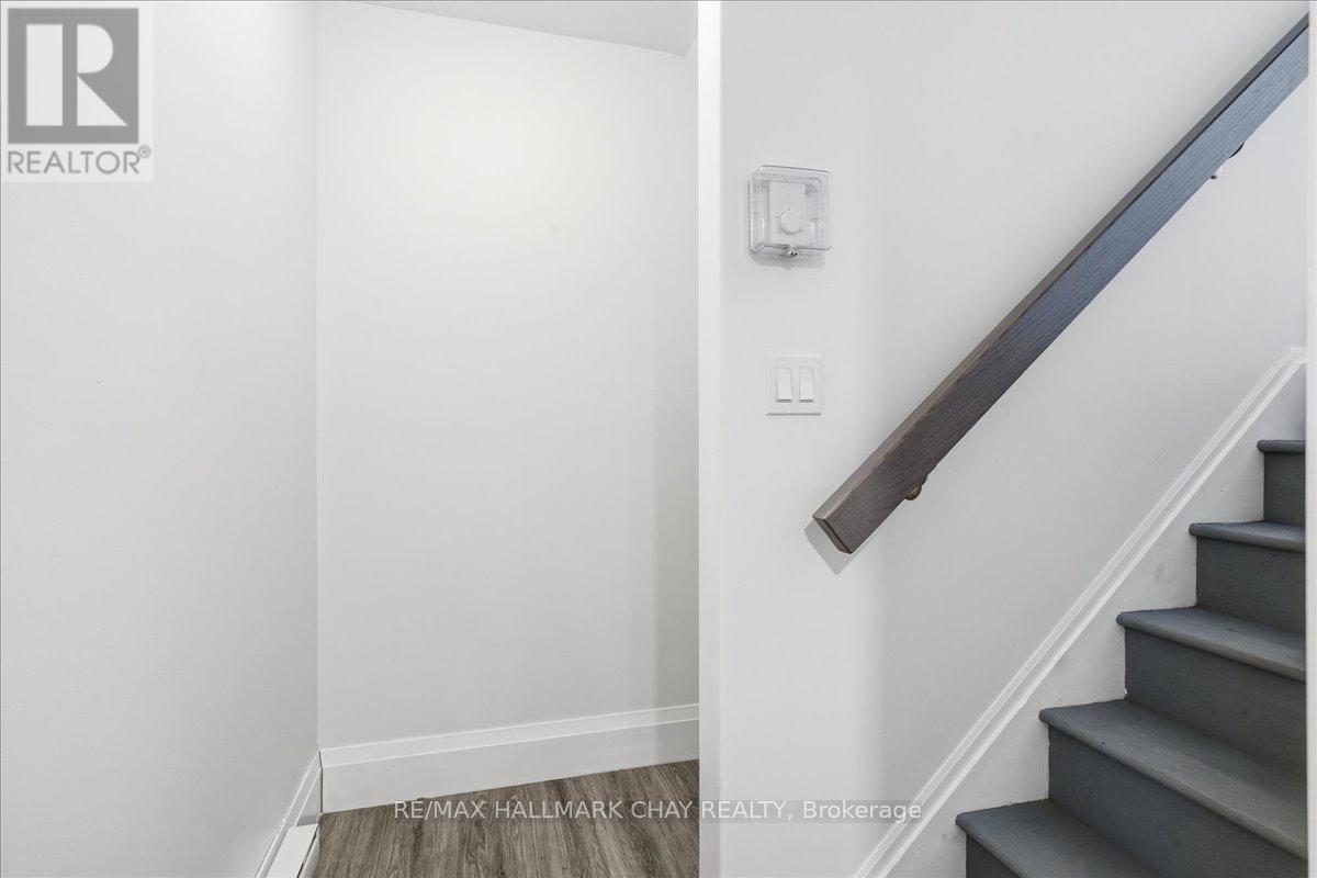 B - 325 Peter Street N, Orillia, Ontario  L3V 5A4 - Photo 4 - S12791446