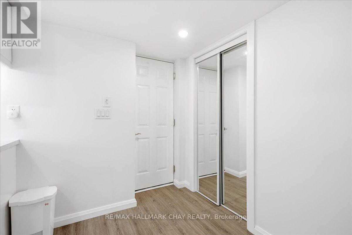 B - 325 Peter Street N, Orillia, Ontario  L3V 5A4 - Photo 5 - S12791446