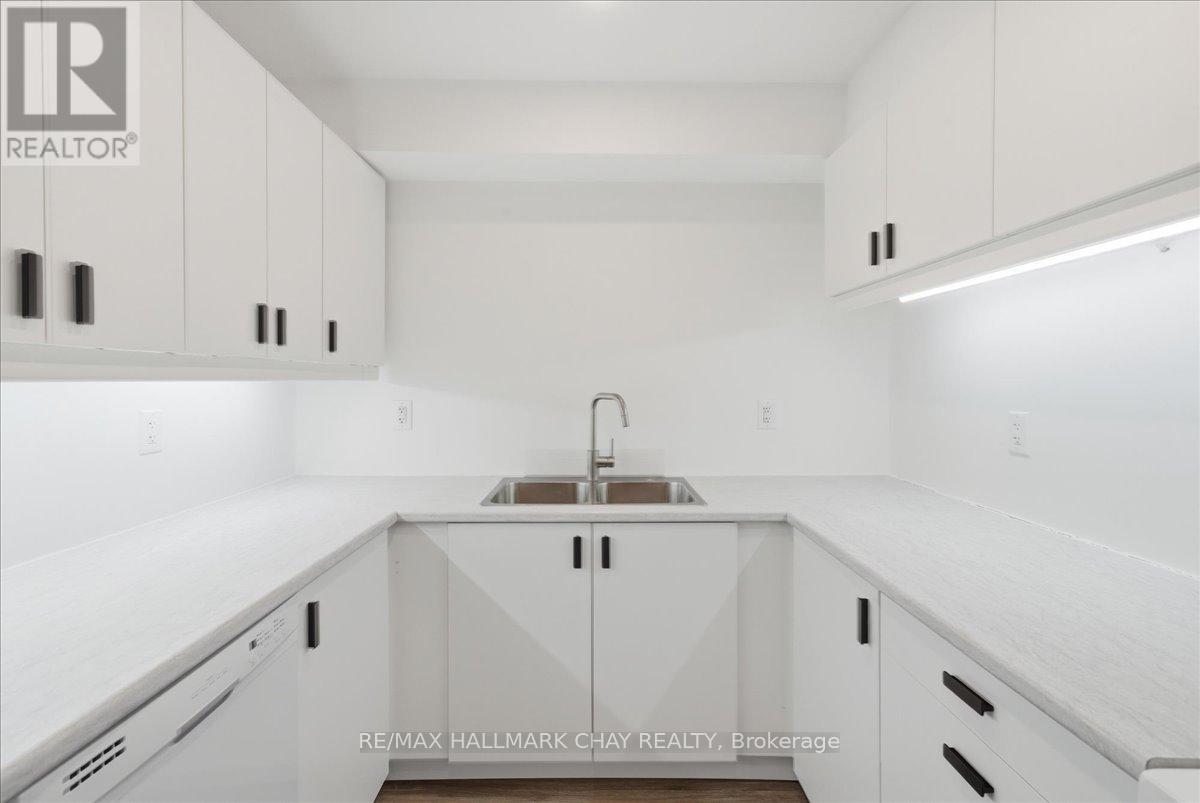 B - 325 Peter Street N, Orillia, Ontario  L3V 5A4 - Photo 8 - S12791446