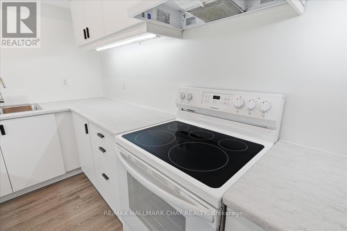 B - 325 Peter Street N, Orillia, Ontario  L3V 5A4 - Photo 9 - S12791446