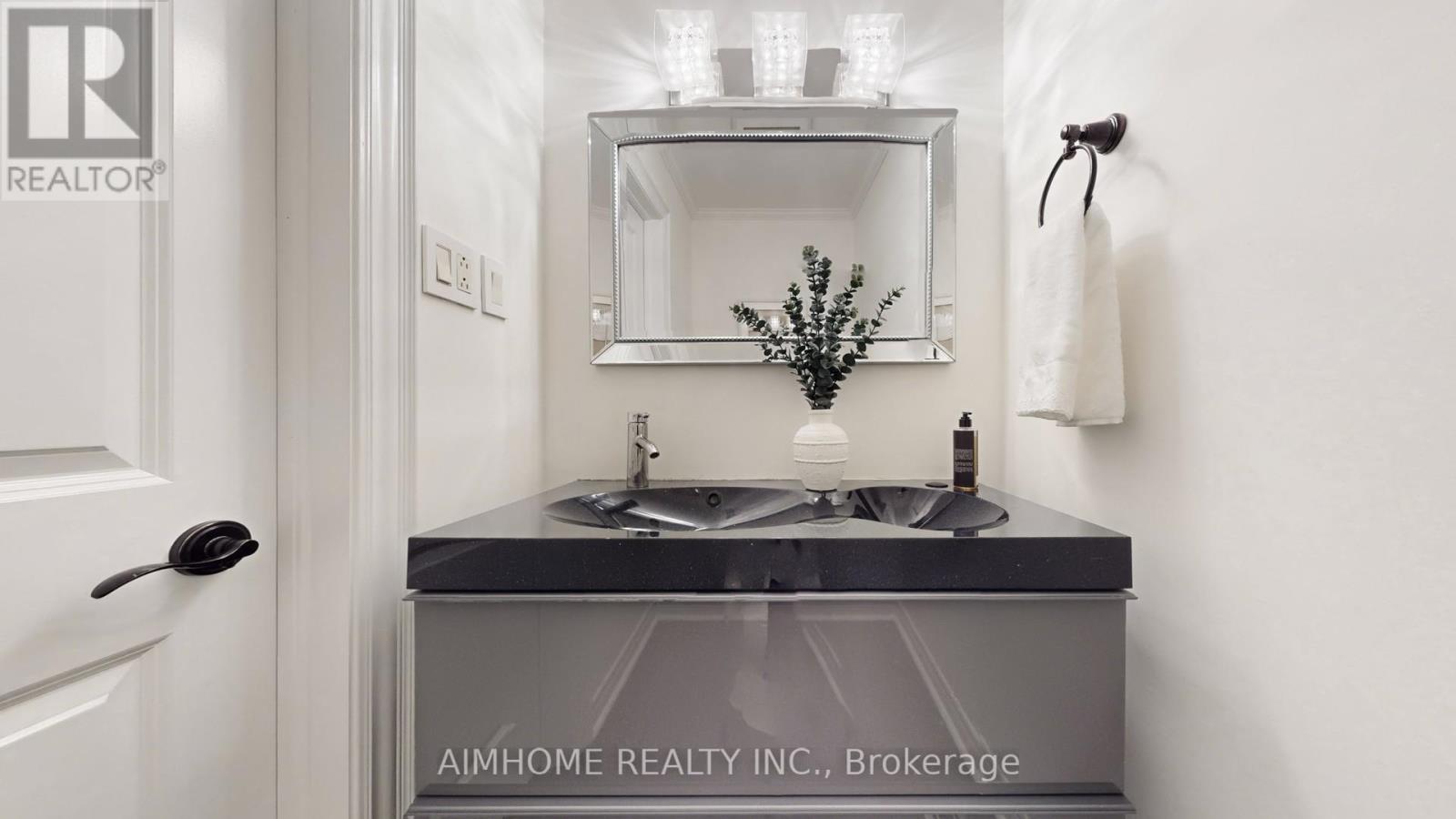 131 Castle Crescent, Oakville, Ontario  L6J 5H4 - Photo 18 - W12791414