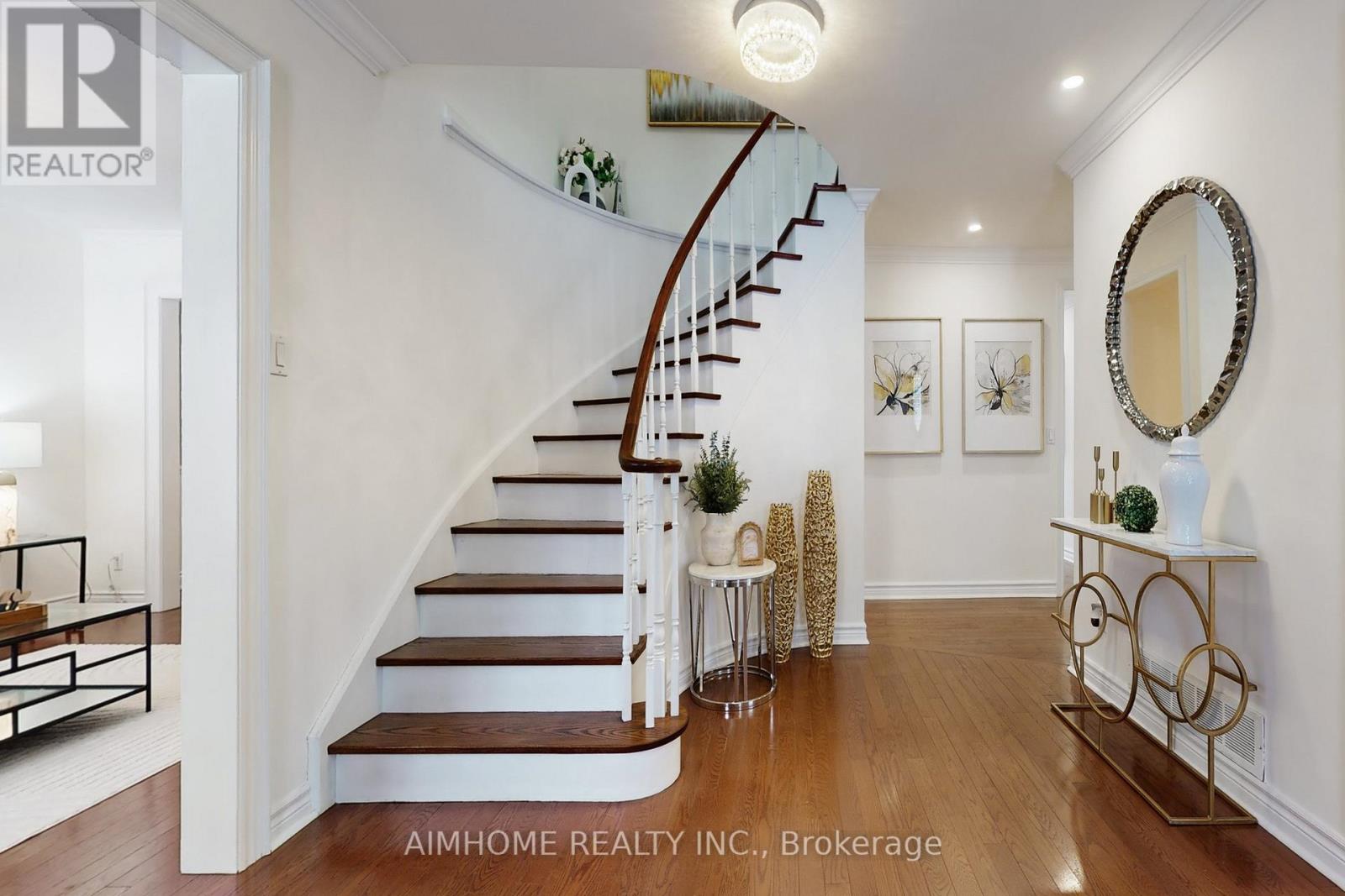 131 Castle Crescent, Oakville, Ontario  L6J 5H4 - Photo 2 - W12791414