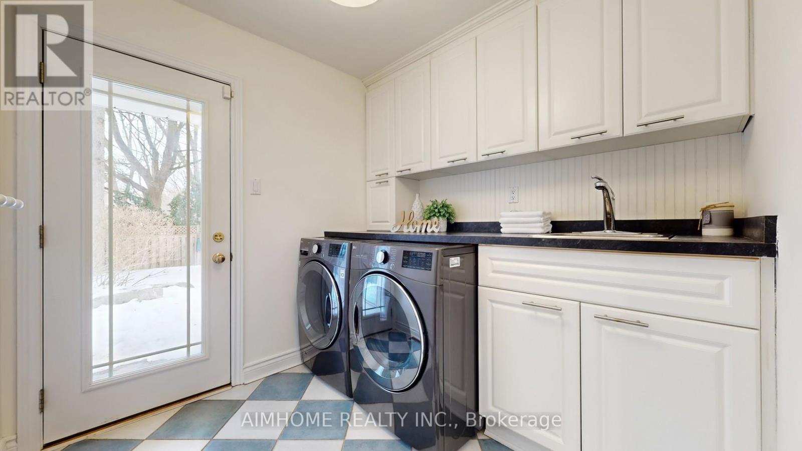 131 Castle Crescent, Oakville, Ontario  L6J 5H4 - Photo 20 - W12791414