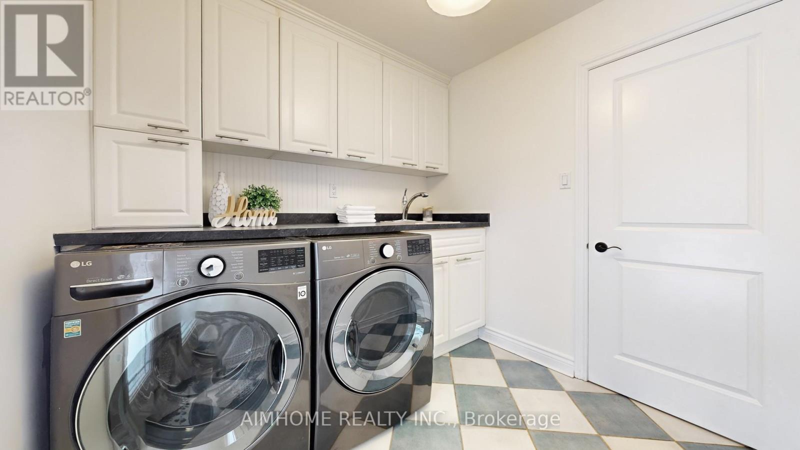 131 Castle Crescent, Oakville, Ontario  L6J 5H4 - Photo 21 - W12791414