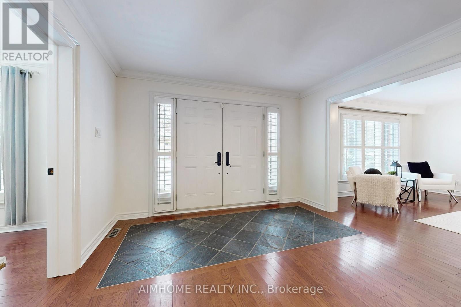 131 Castle Crescent, Oakville, Ontario  L6J 5H4 - Photo 3 - W12791414