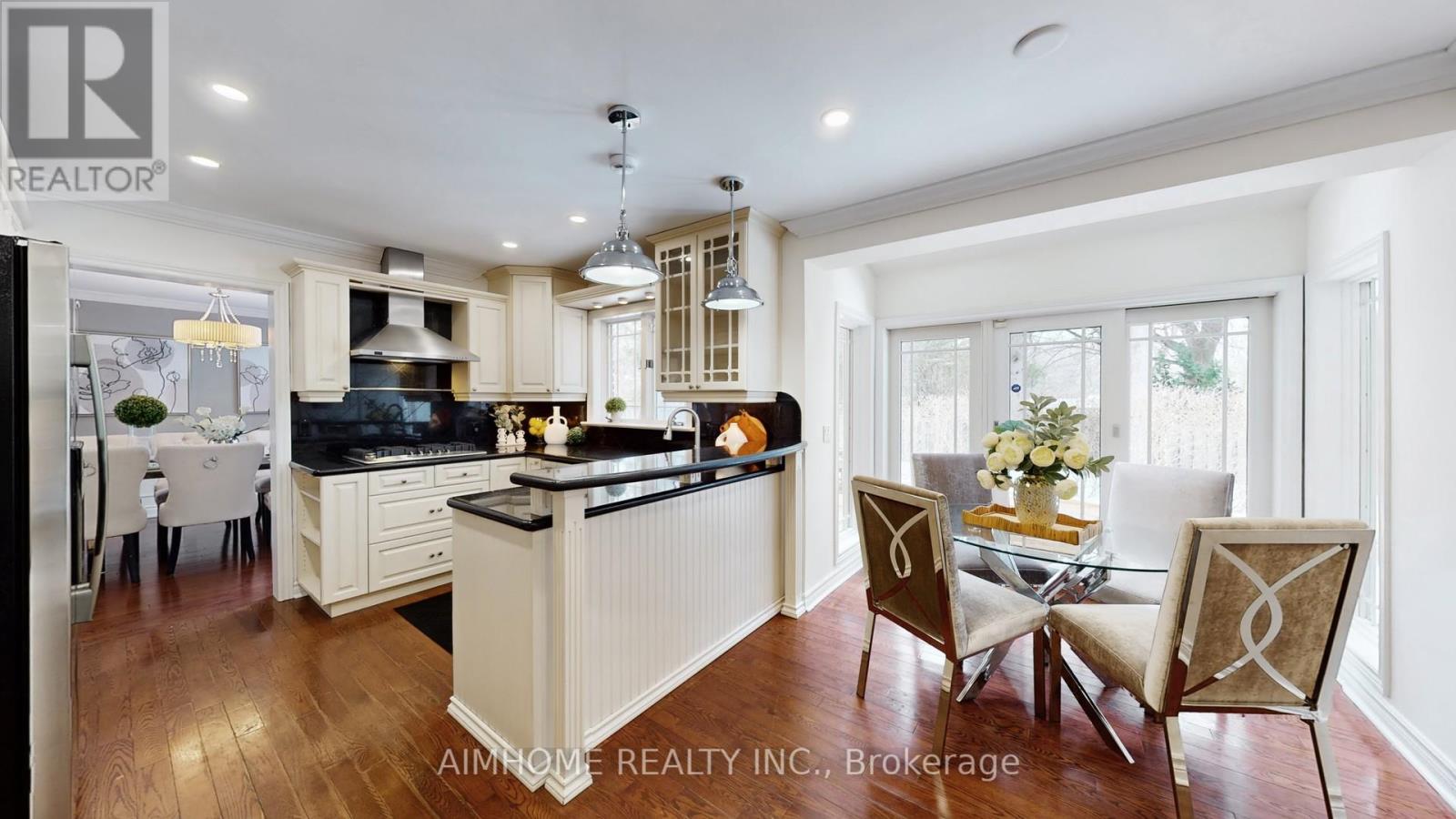 131 Castle Crescent, Oakville, Ontario  L6J 5H4 - Photo 9 - W12791414