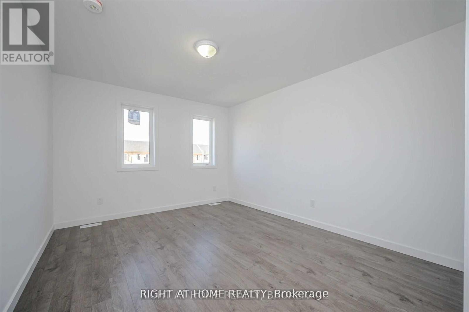 351 Chaffey Street, Welland, Ontario  L3B 0K5 - Photo 18 - X12791406