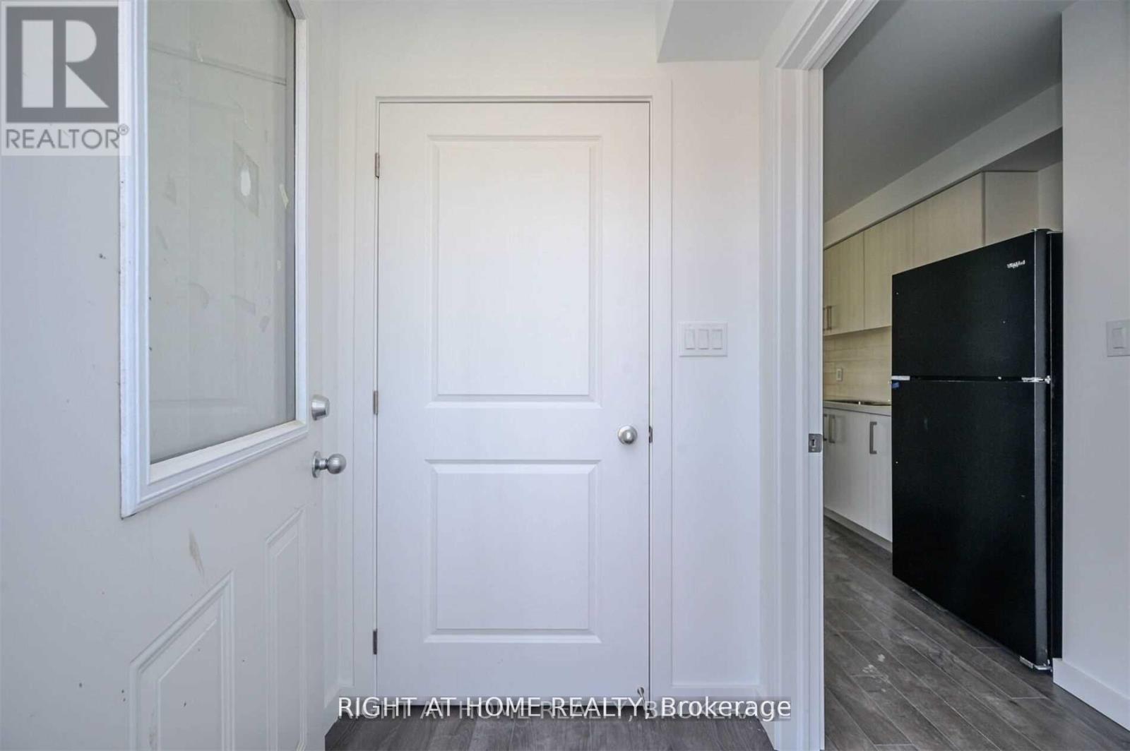 351 Chaffey Street, Welland, Ontario  L3B 0K5 - Photo 2 - X12791406