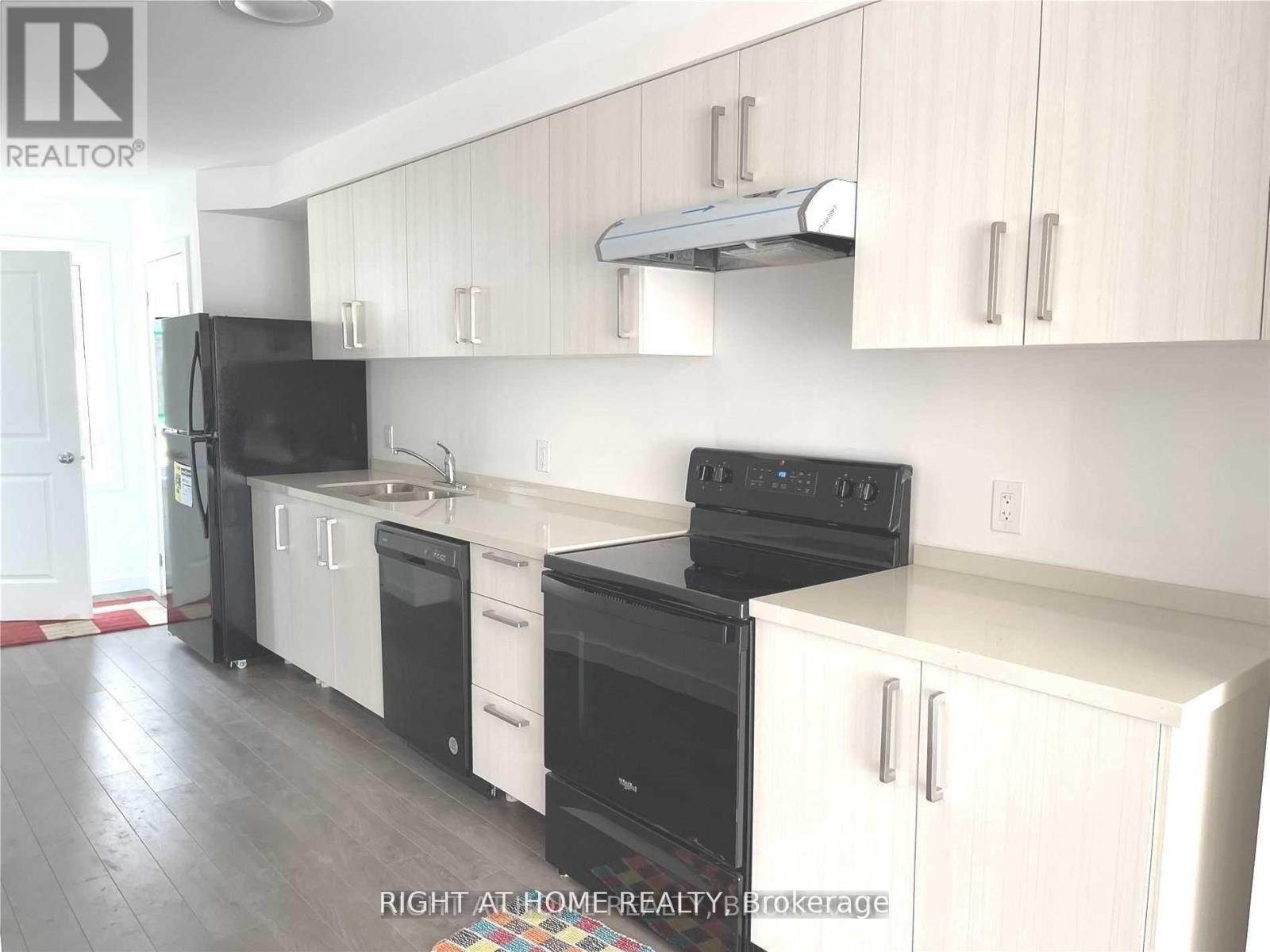 351 Chaffey Street, Welland, Ontario  L3B 0K5 - Photo 3 - X12791406