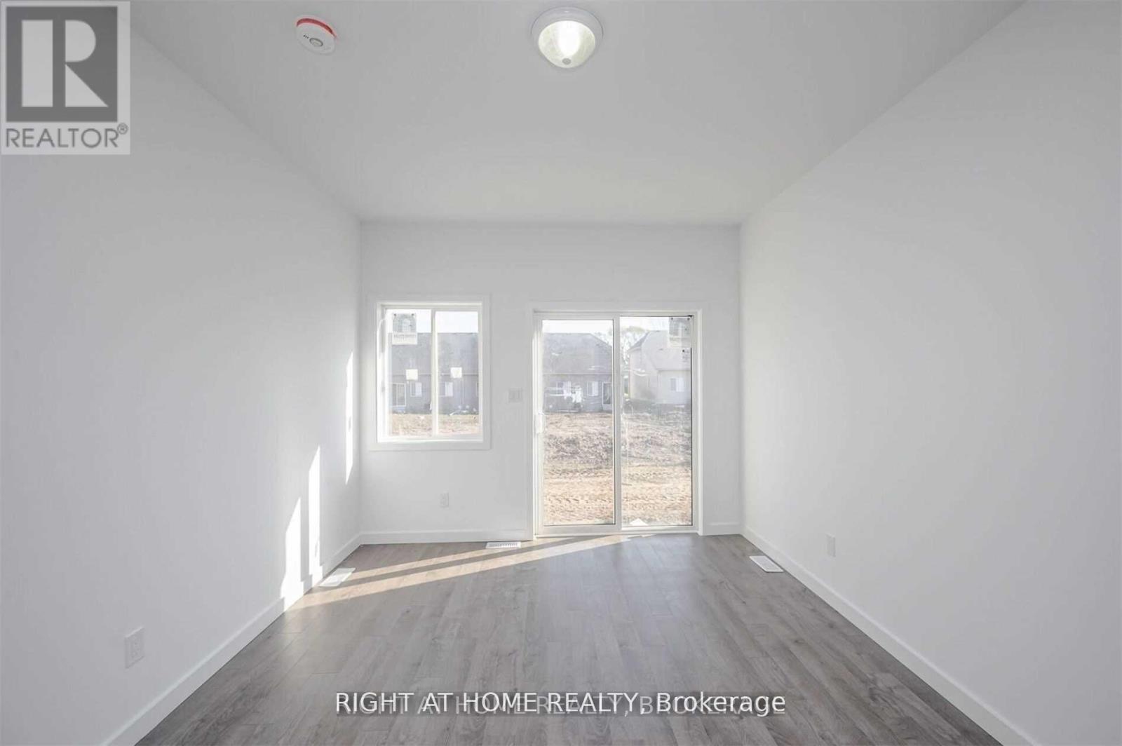 351 Chaffey Street, Welland, Ontario  L3B 0K5 - Photo 8 - X12791406