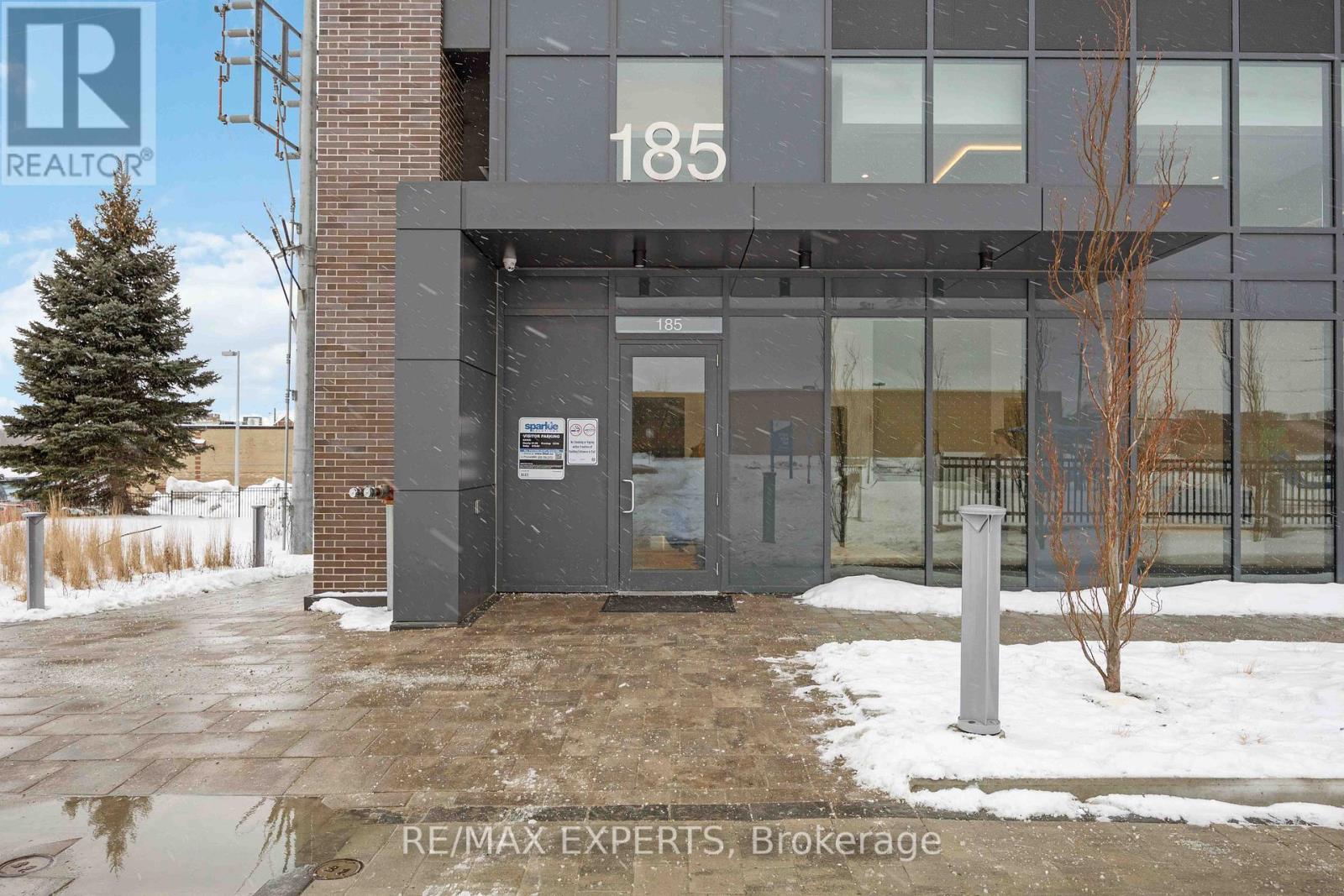 606 - 185 Deerfield Road, Newmarket, Ontario  L3Y 0G7 - Photo 2 - N12689342