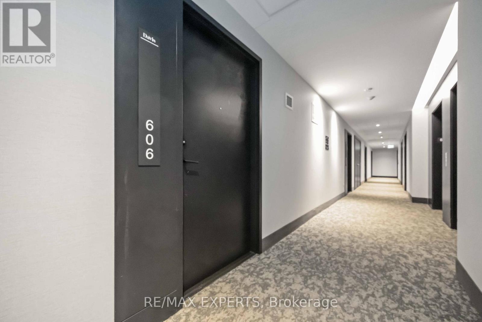 606 - 185 Deerfield Road, Newmarket, Ontario  L3Y 0G7 - Photo 5 - N12689342