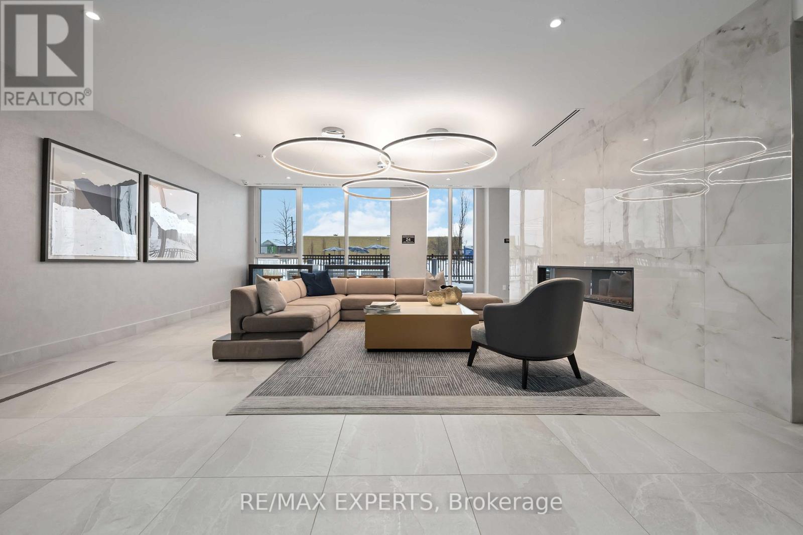 606 - 185 Deerfield Road, Newmarket, Ontario  L3Y 0G7 - Photo 3 - N12689342