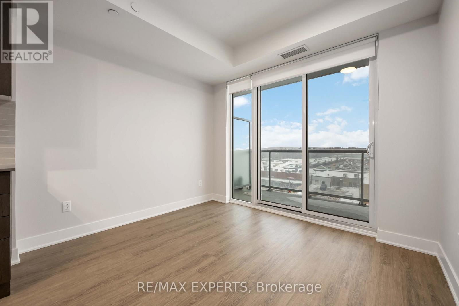 606 - 185 Deerfield Road, Newmarket, Ontario  L3Y 0G7 - Photo 7 - N12689342