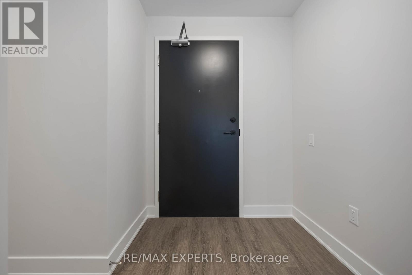 606 - 185 Deerfield Road, Newmarket, Ontario  L3Y 0G7 - Photo 6 - N12689342