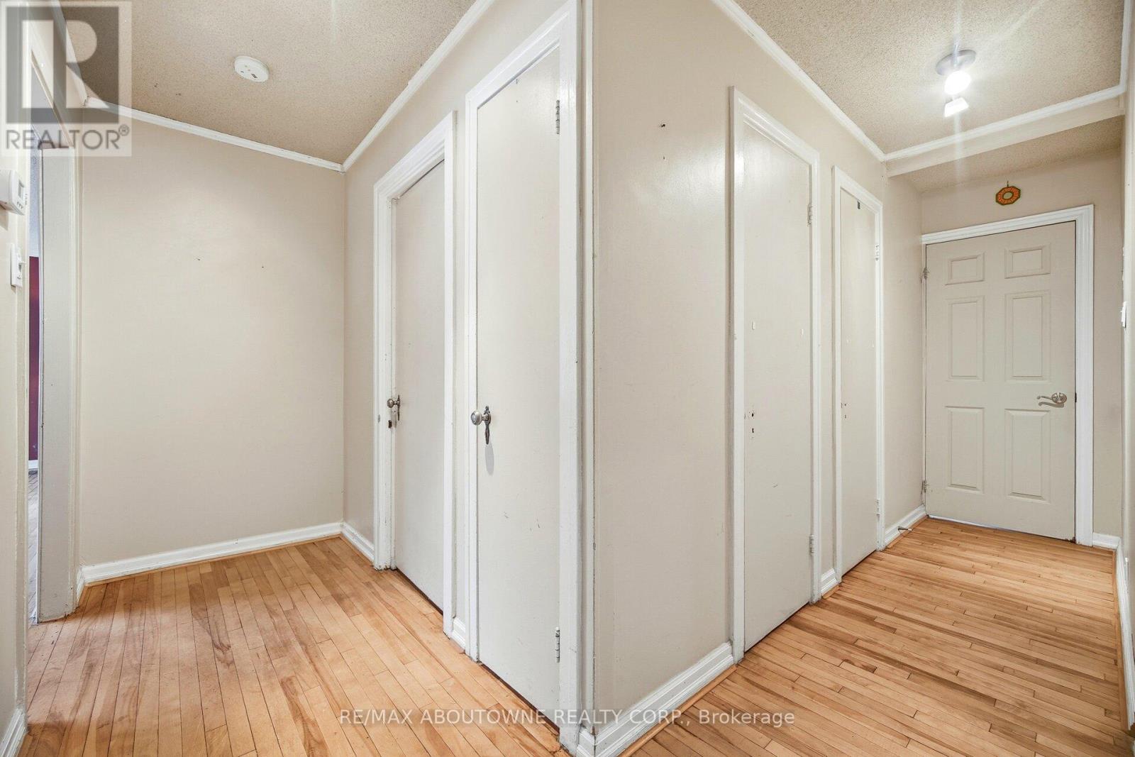 347 Queen Mary Drive, Oakville, Ontario  L6K 3L7 - Photo 19 - W12788018