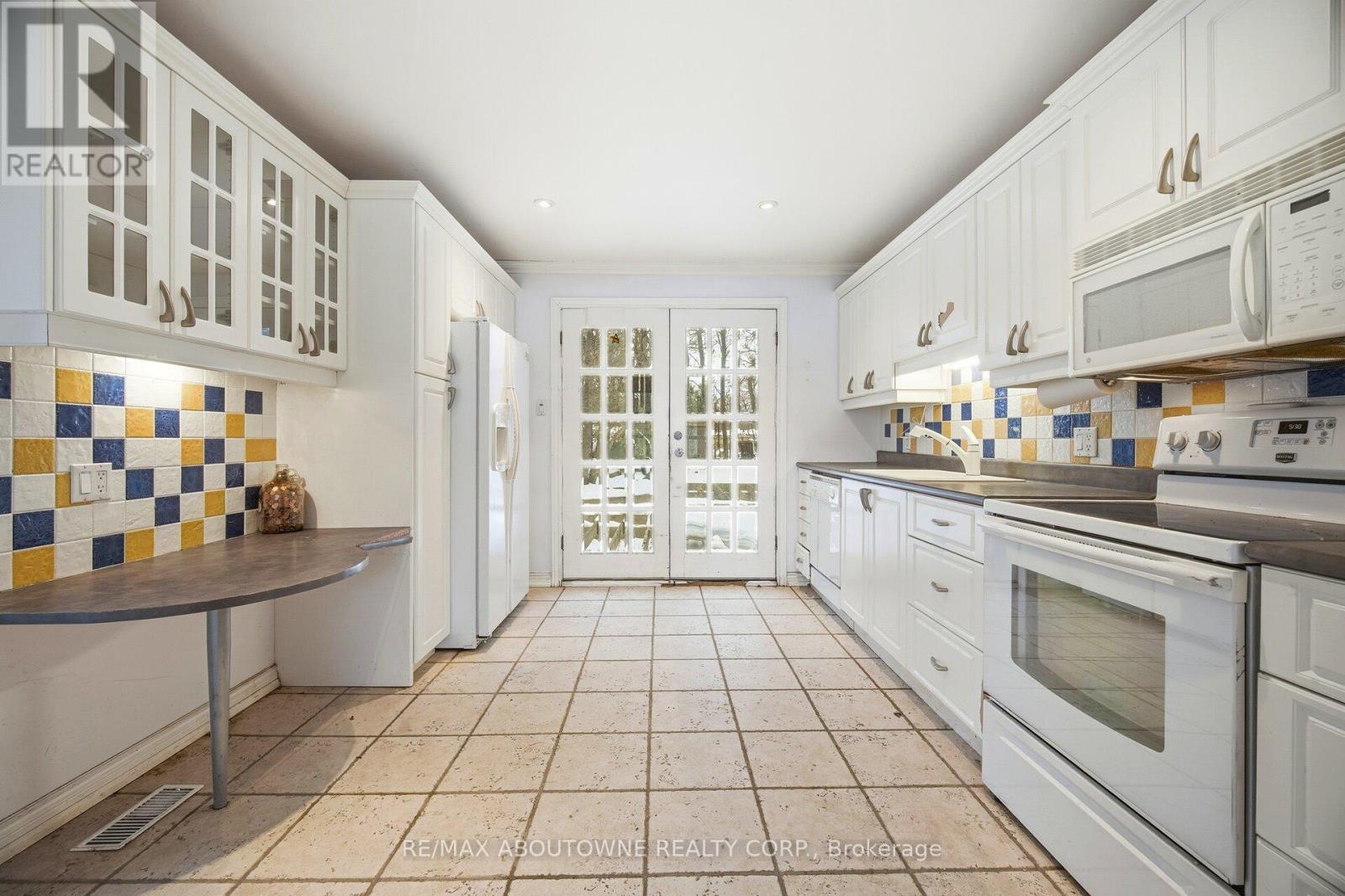 347 Queen Mary Drive, Oakville, Ontario  L6K 3L7 - Photo 17 - W12788018