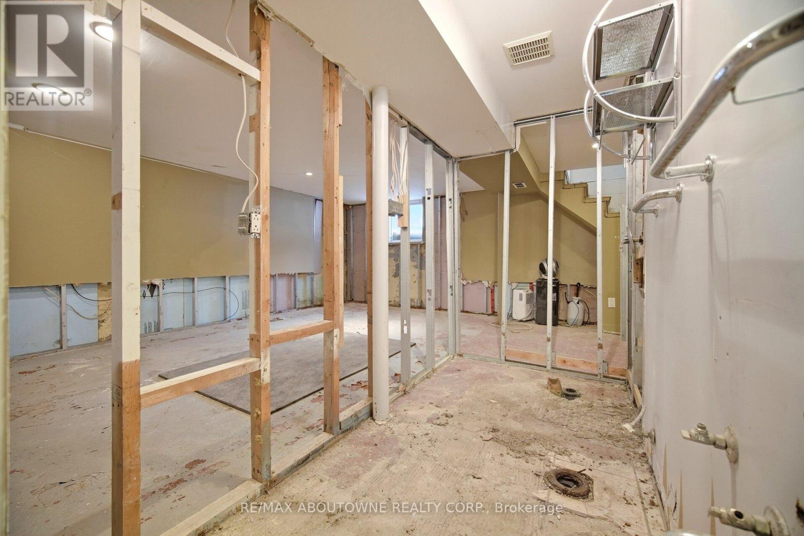 347 Queen Mary Drive, Oakville, Ontario  L6K 3L7 - Photo 39 - W12788018