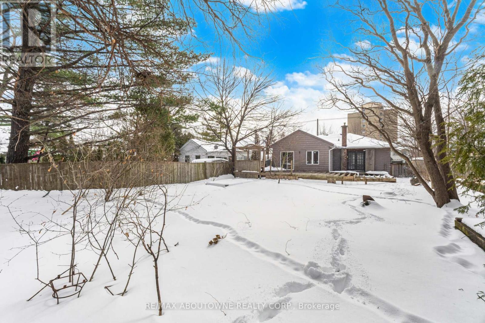 347 Queen Mary Drive, Oakville, Ontario  L6K 3L7 - Photo 49 - W12788018