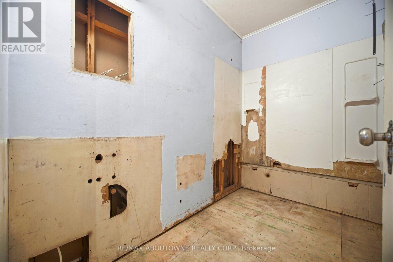 347 Queen Mary Drive, Oakville, Ontario  L6K 3L7 - Photo 30 - W12788018