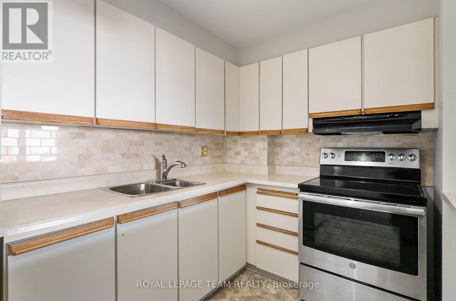 1101 - 1081 Ambleside Drive, Ottawa, Ontario  K2B 8C8 - Photo 12 - X12791448