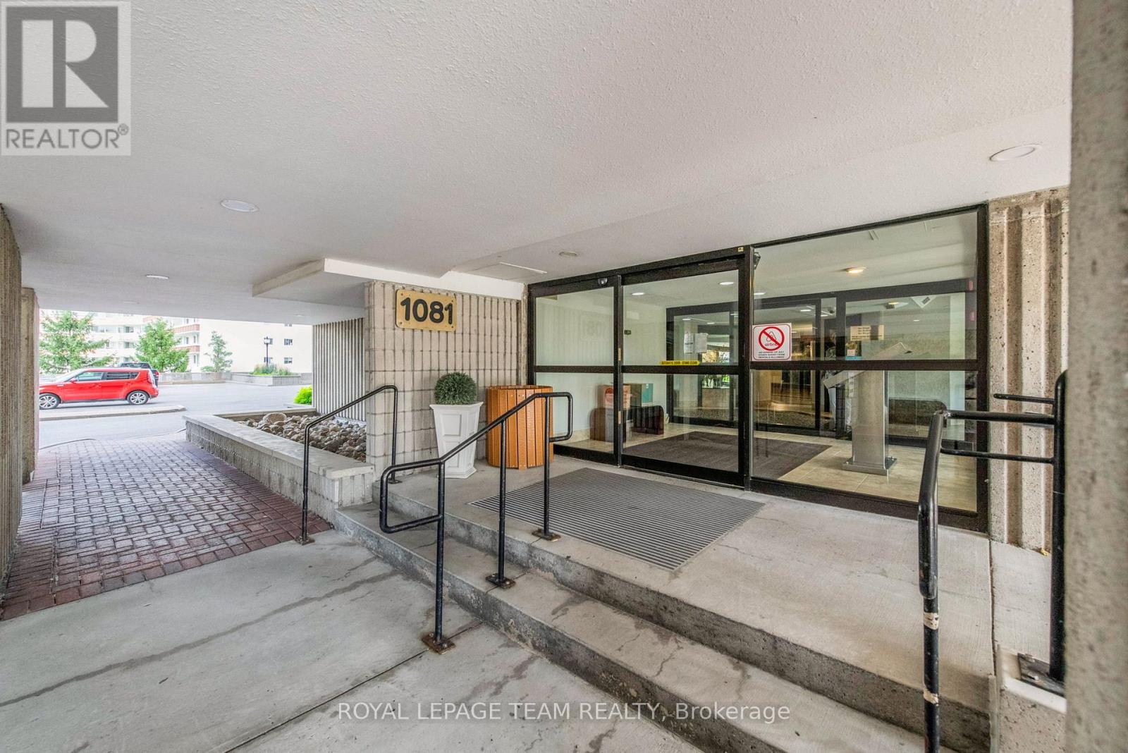 1101 - 1081 Ambleside Drive, Ottawa, Ontario  K2B 8C8 - Photo 2 - X12791448