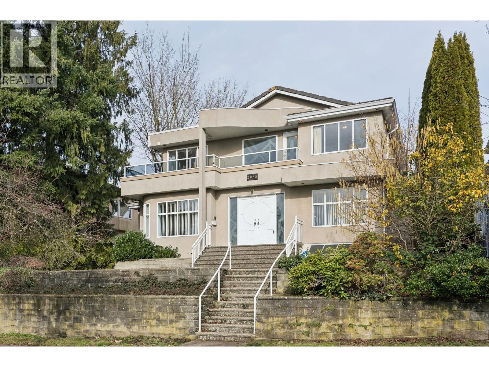 2085 QUALICUM DRIVE, Vancouver, British Columbia