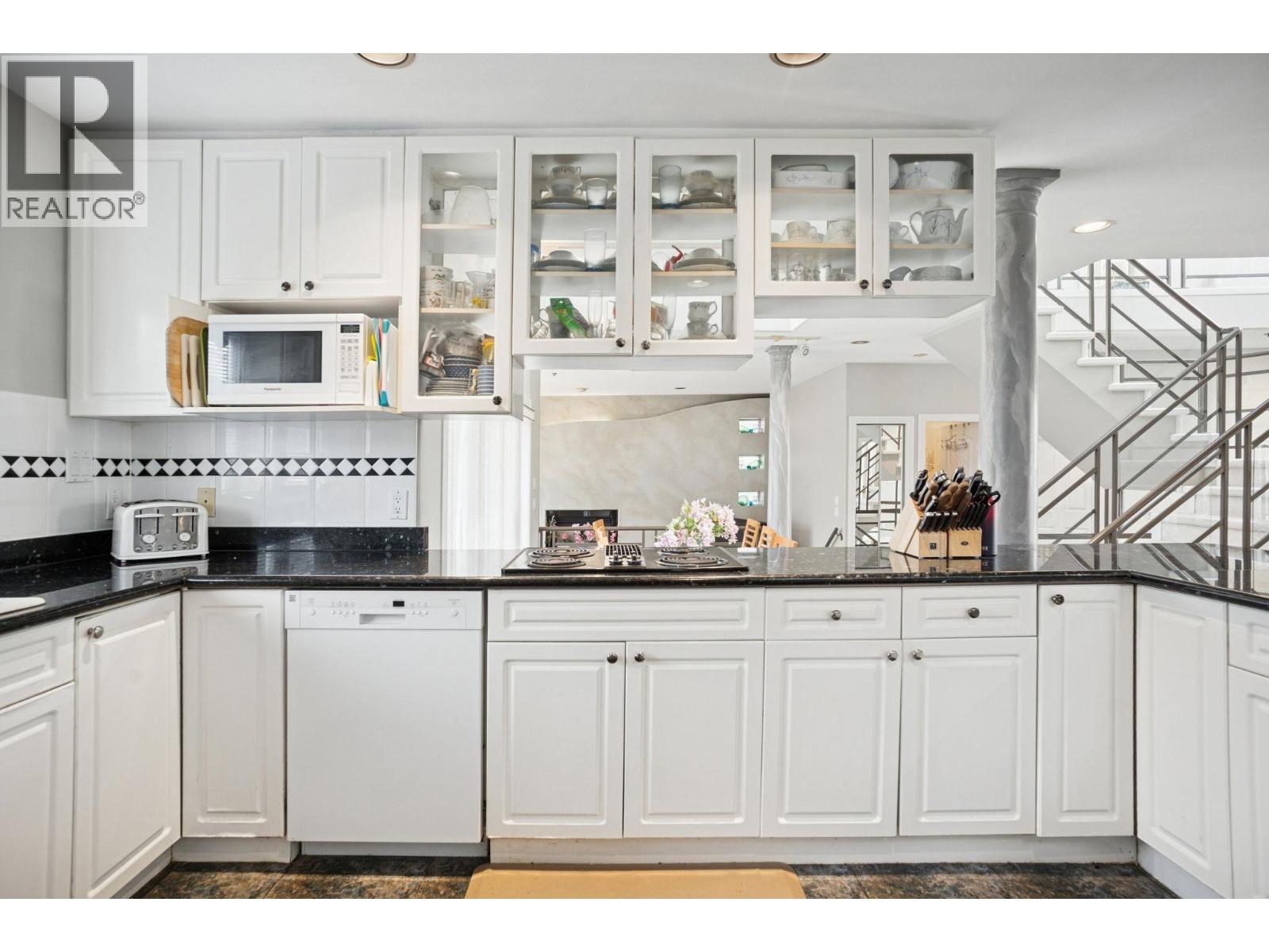 2085 Qualicum Drive, Vancouver, British Columbia  V5P 2M3 - Photo 14 - R3090103