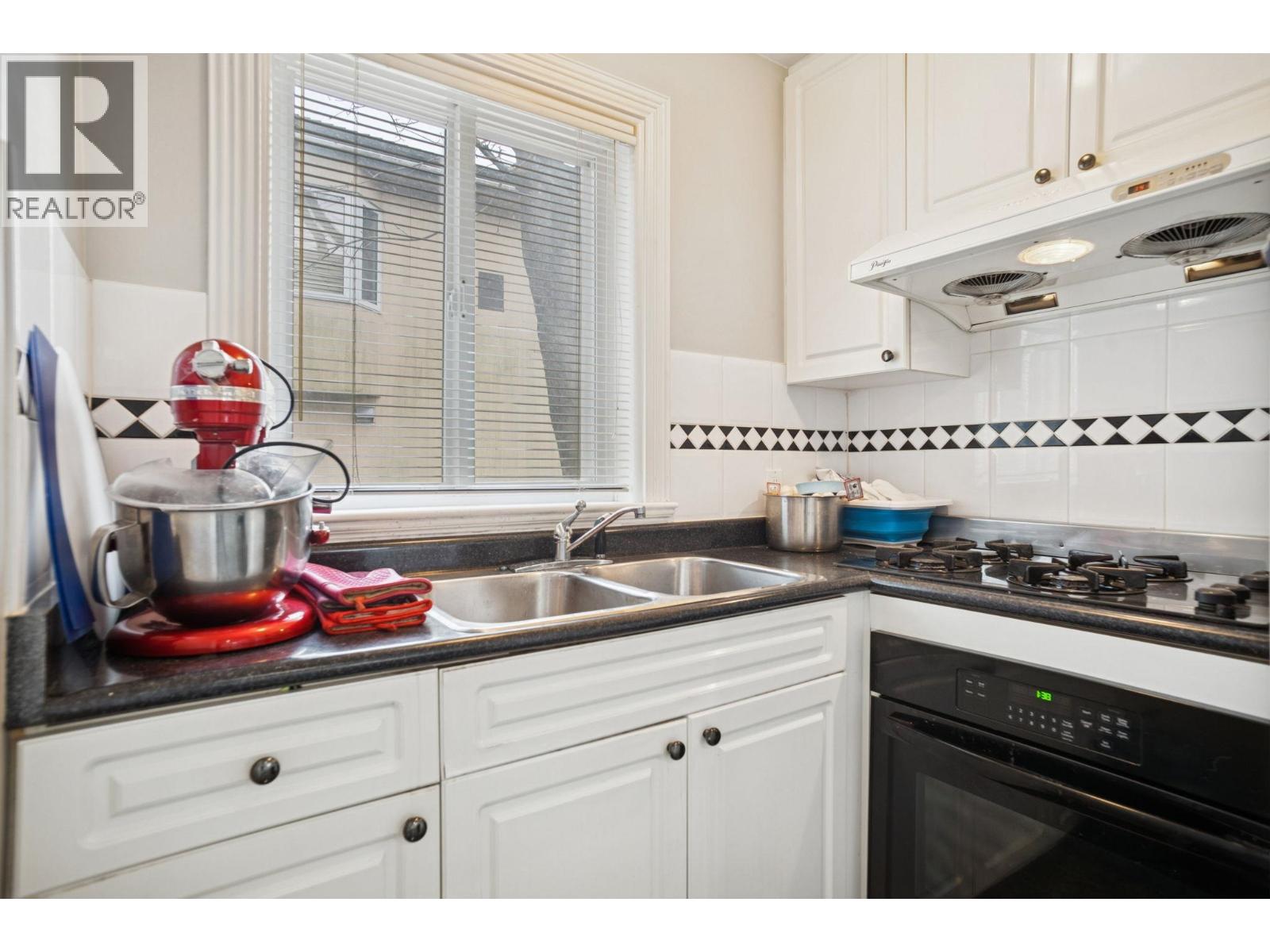 2085 Qualicum Drive, Vancouver, British Columbia  V5P 2M3 - Photo 17 - R3090103