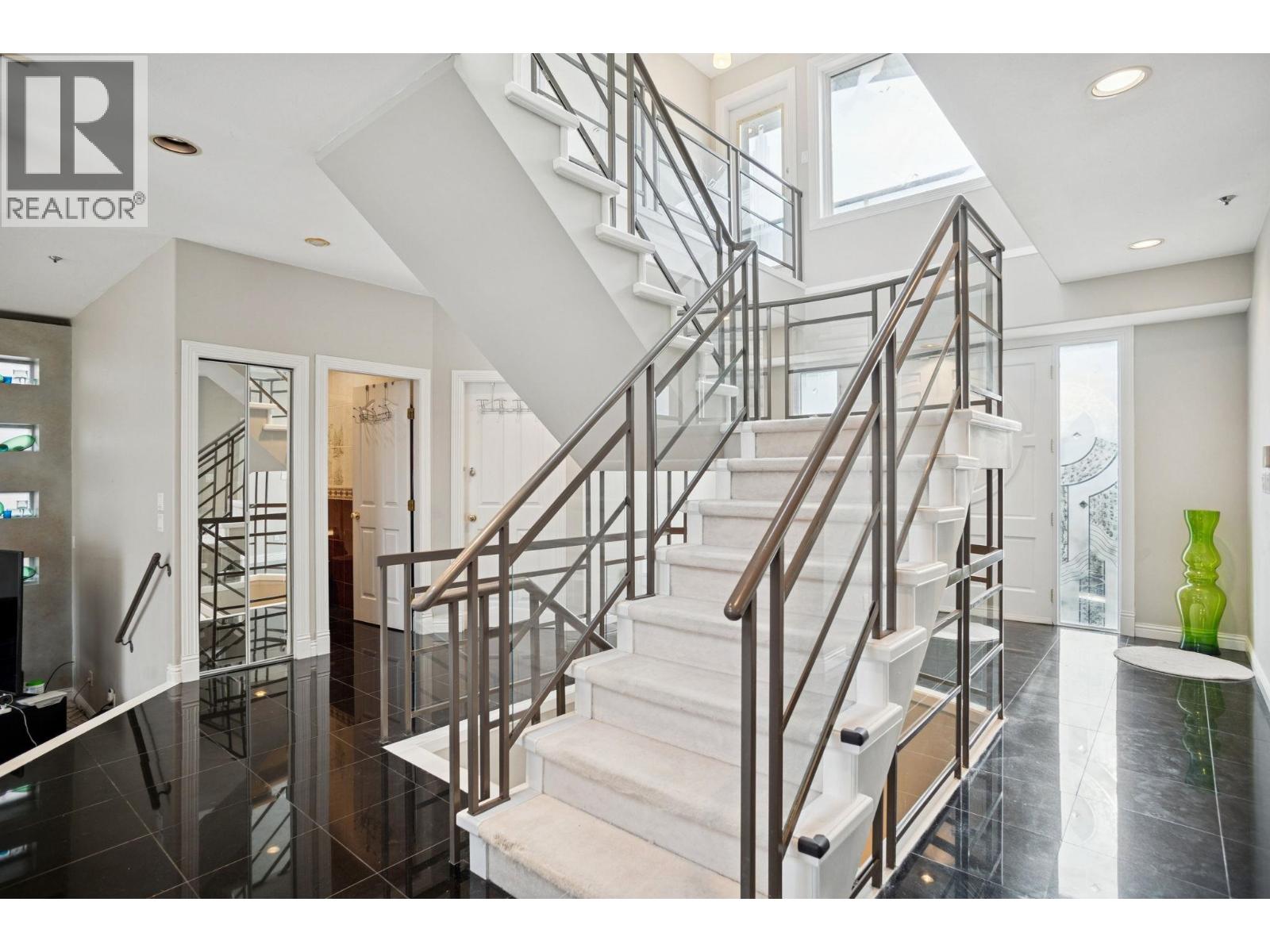 2085 Qualicum Drive, Vancouver, British Columbia  V5P 2M3 - Photo 19 - R3090103