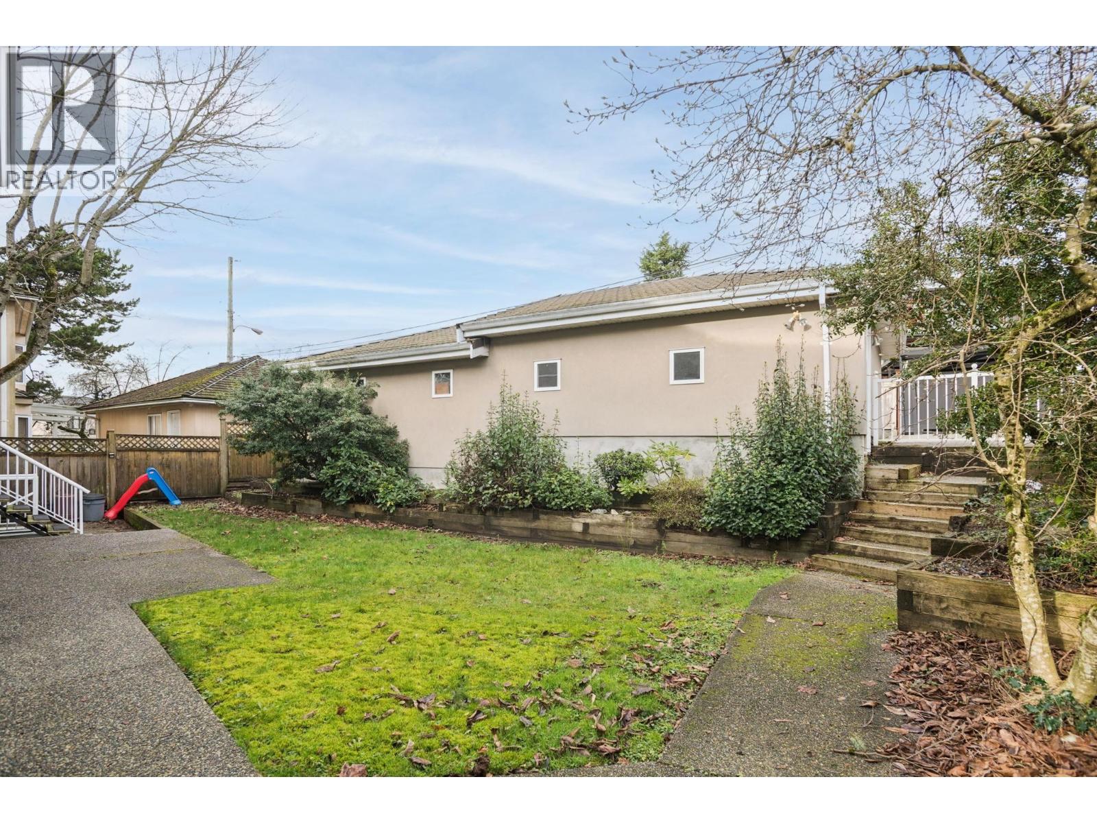 2085 Qualicum Drive, Vancouver, British Columbia  V5P 2M3 - Photo 38 - R3090103