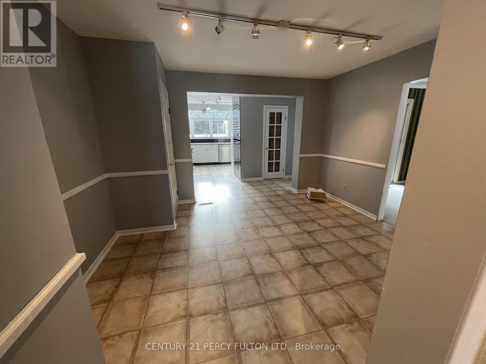 10208 Tenth Line, Halton Hills, Ontario  L0P 1K0 - Photo 14 - W12787732