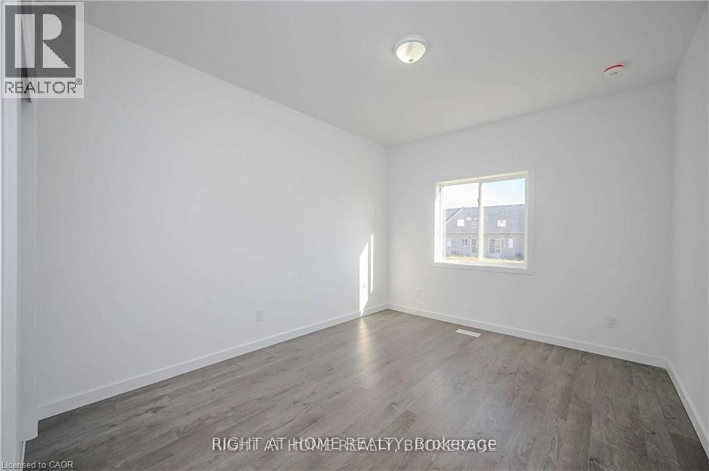 351 Chaffey Street, Welland, Ontario  L3B 0K5 - Photo 10 - 40805439