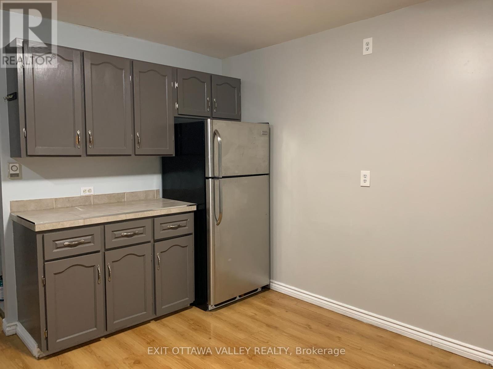 80 Hunter Street, Pembroke, Ontario  K8A 2N5 - Photo 38 - X12791486