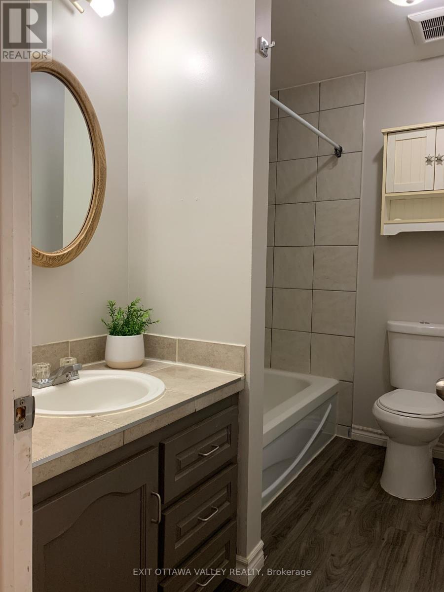 80 Hunter Street, Pembroke, Ontario  K8A 2N5 - Photo 45 - X12791486