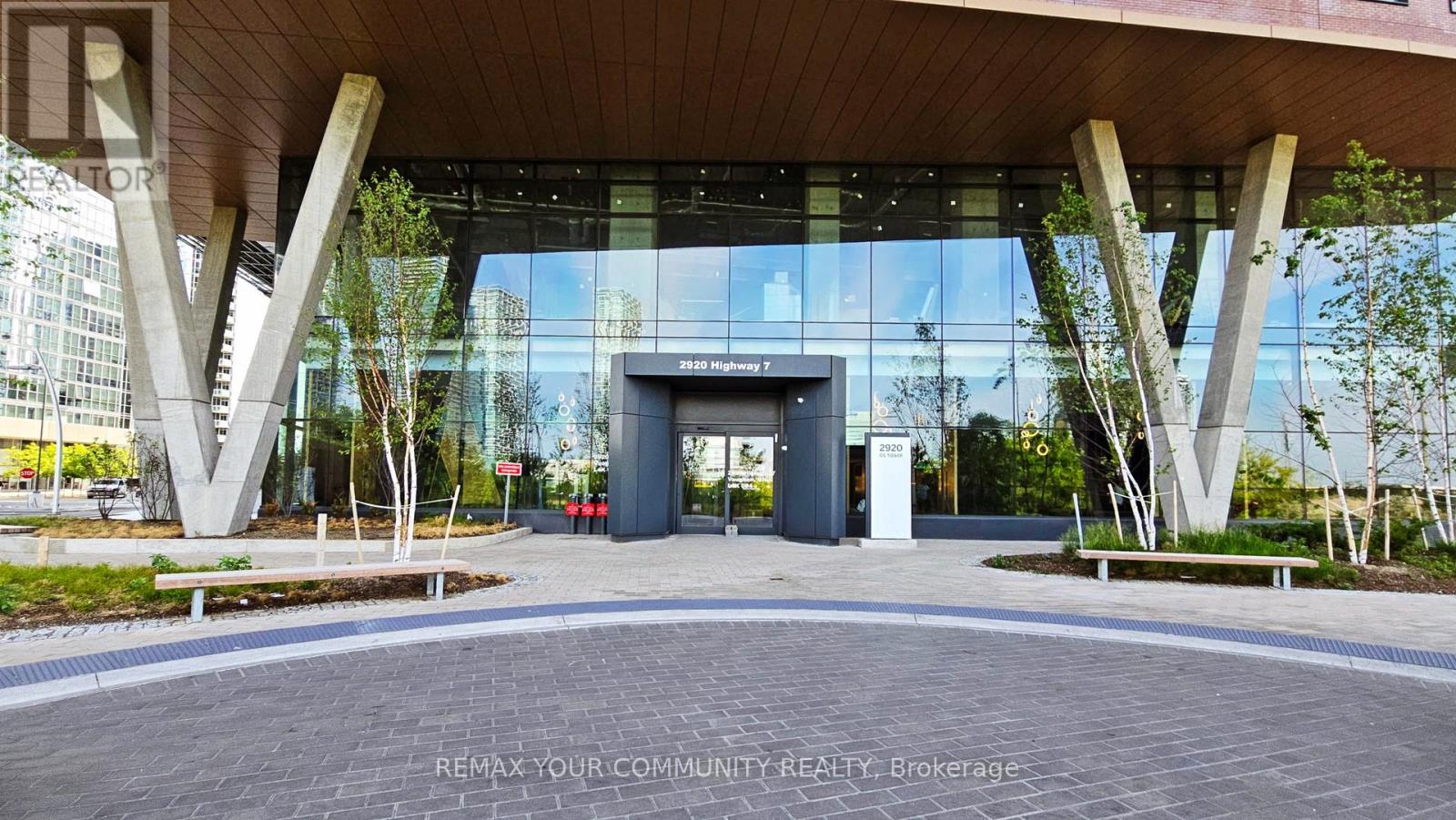 3011 - 2920 Highway 7 Road, Vaughan, Ontario L4K 0P4 - Photo 2 - N12791500