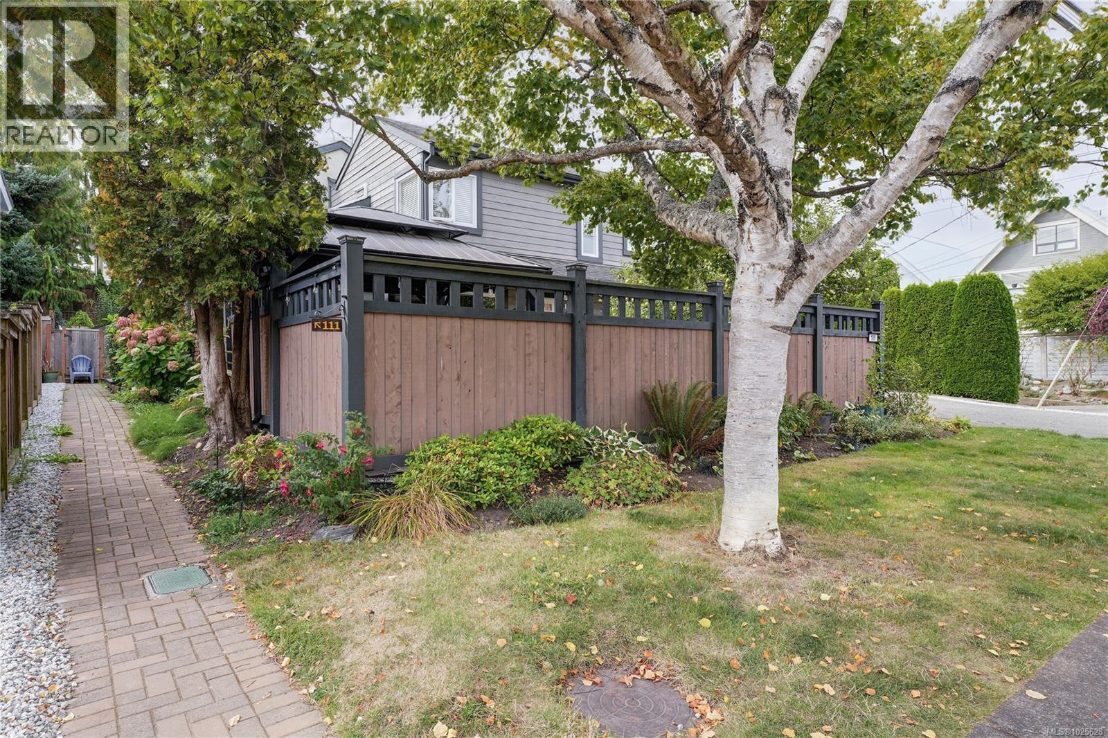 111 Michigan St, Victoria, British Columbia  V8V 1R2 - Photo 3 - 1025628