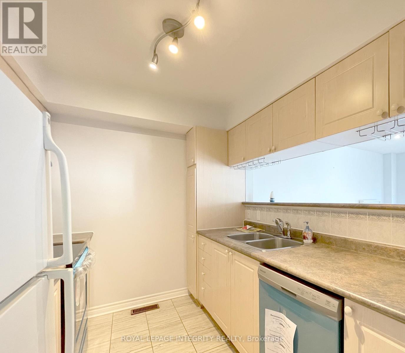 27 Santa Cruz Private, Ottawa, Ontario  K1G 6M5 - Photo 6 - X12791514