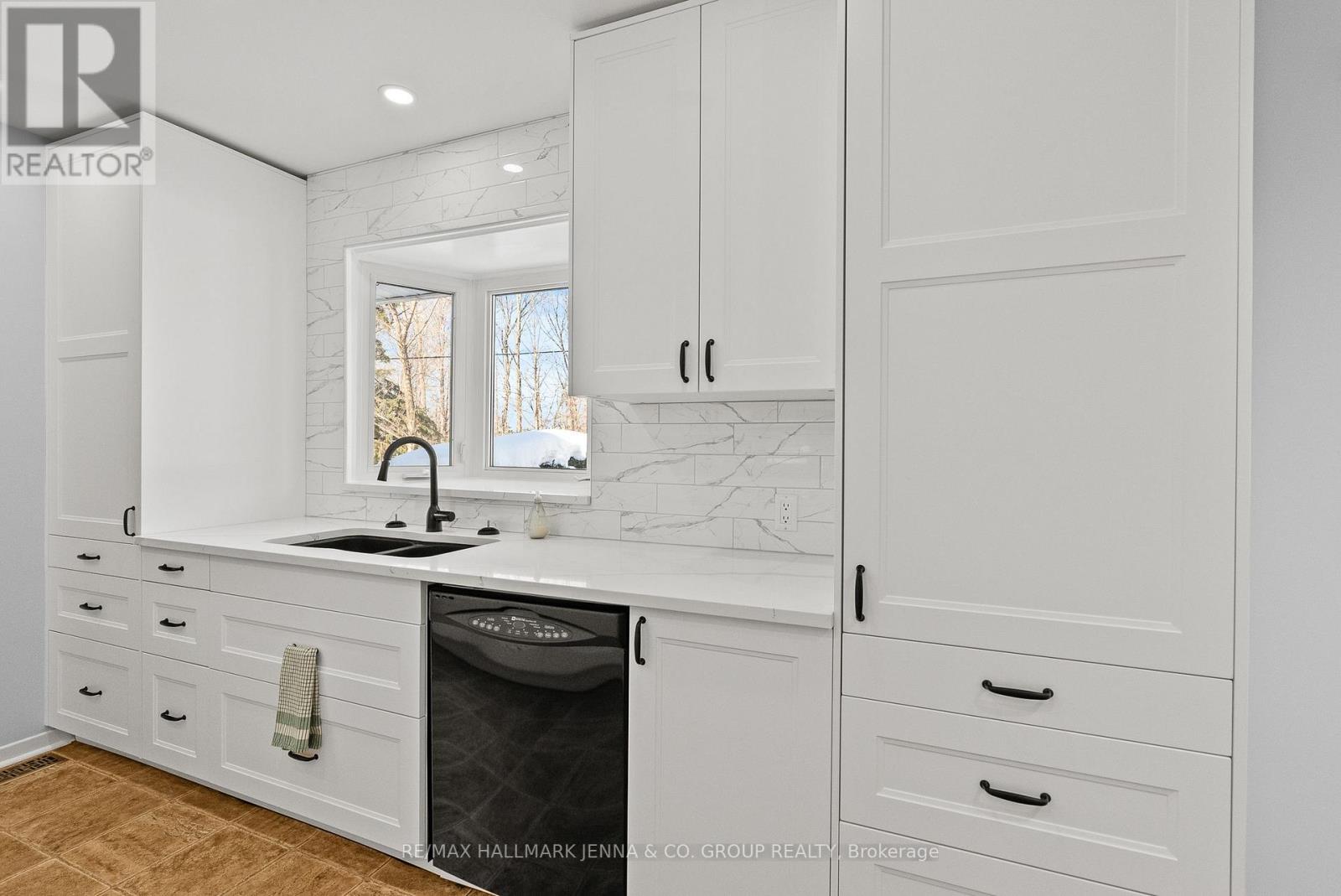 13 Pinepoint Drive, Ottawa, Ontario  K2H 6B1 - Photo 10 - X12791516