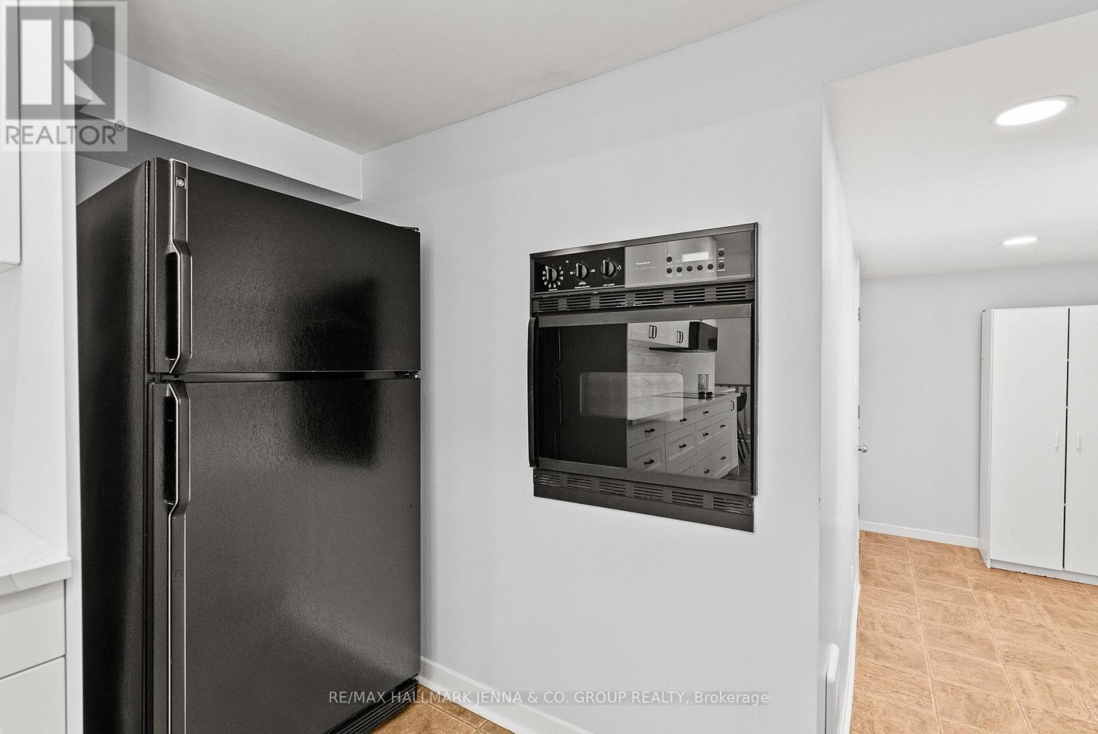 13 Pinepoint Drive, Ottawa, Ontario  K2H 6B1 - Photo 12 - X12791516