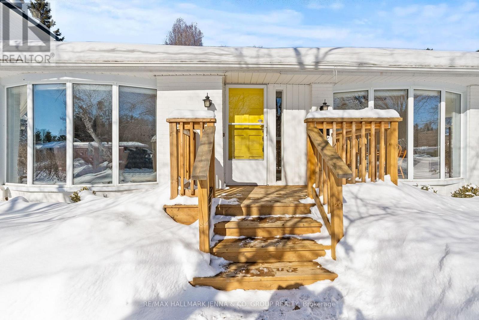 13 Pinepoint Drive, Ottawa, Ontario  K2H 6B1 - Photo 2 - X12791516