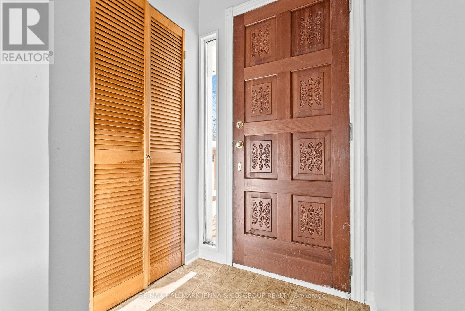 13 Pinepoint Drive, Ottawa, Ontario  K2H 6B1 - Photo 3 - X12791516