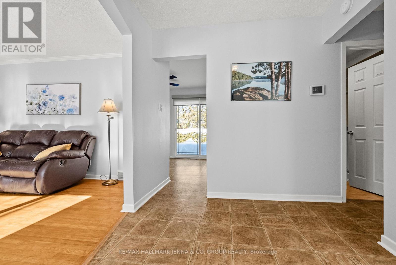 13 Pinepoint Drive, Ottawa, Ontario  K2H 6B1 - Photo 4 - X12791516