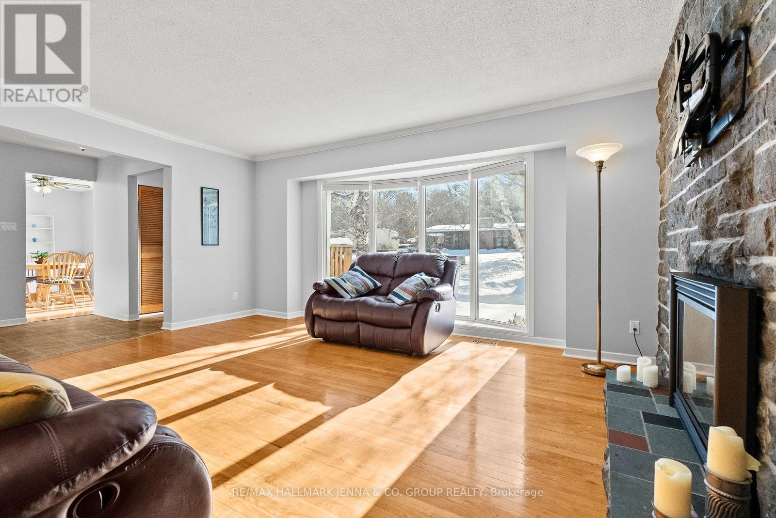 13 Pinepoint Drive, Ottawa, Ontario  K2H 6B1 - Photo 6 - X12791516