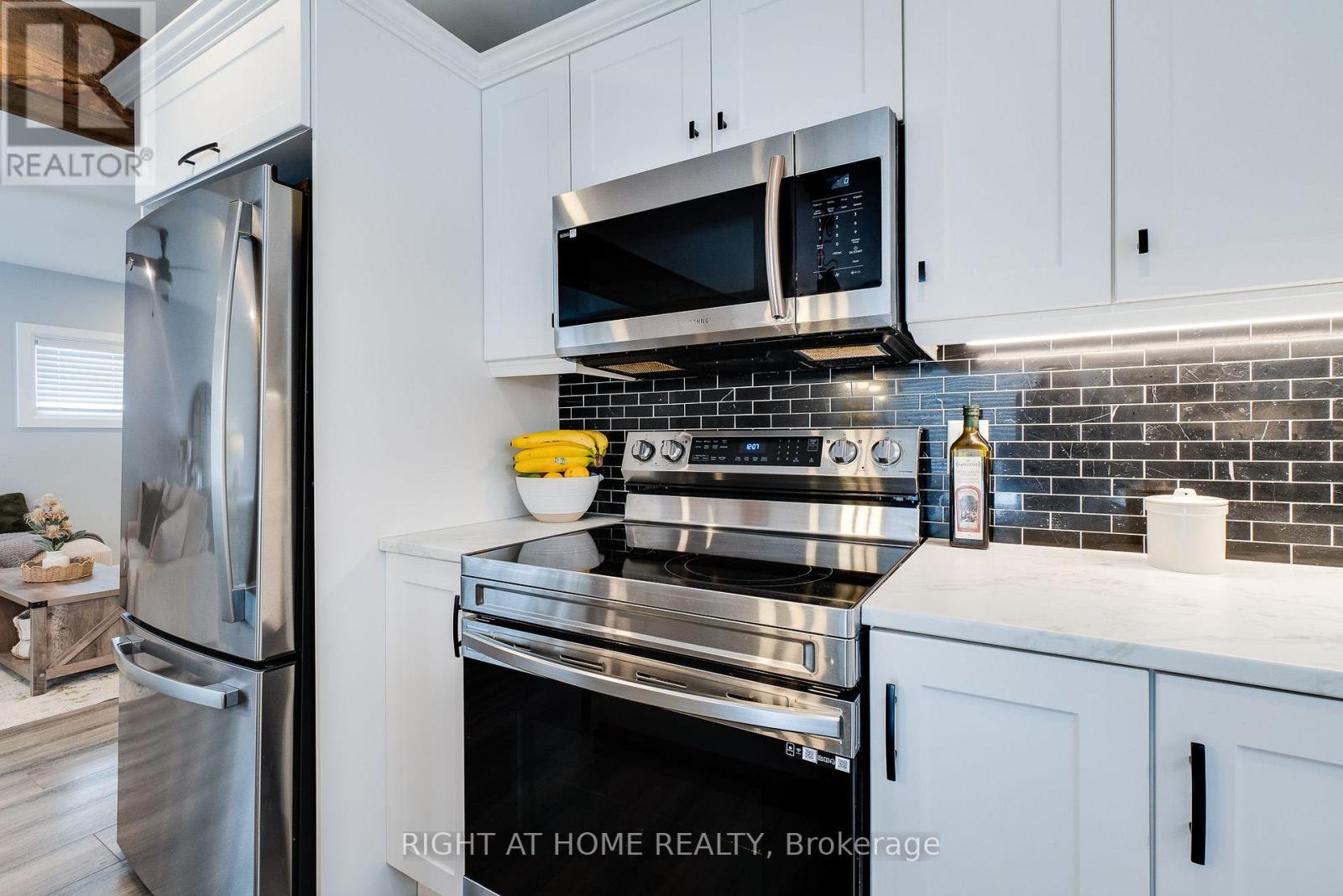 54 Blue Jay Boulevard, Georgina, Ontario  L0E 1N0 - Photo 9 - N12786540