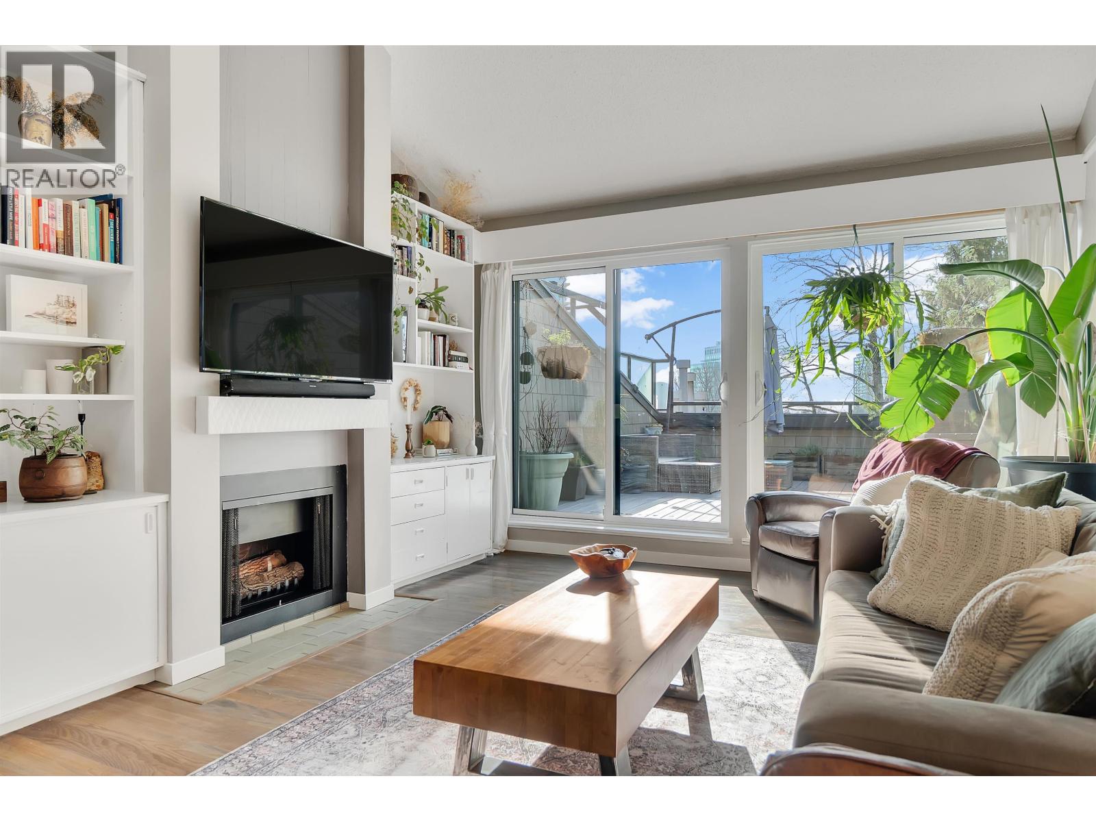 332 7055 WILMA STREET, Burnaby, British Columbia