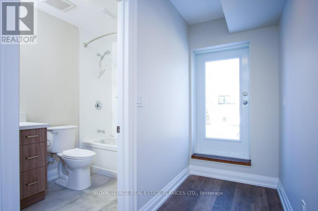 Upper - 256 Annette Street, Toronto, Ontario  M6P 1R1 - Photo 11 - W12791518