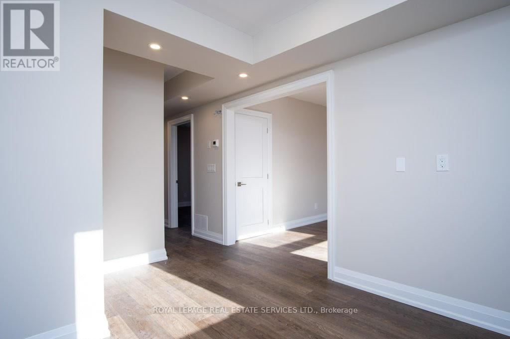 Upper - 256 Annette Street, Toronto, Ontario  M6P 1R1 - Photo 6 - W12791518