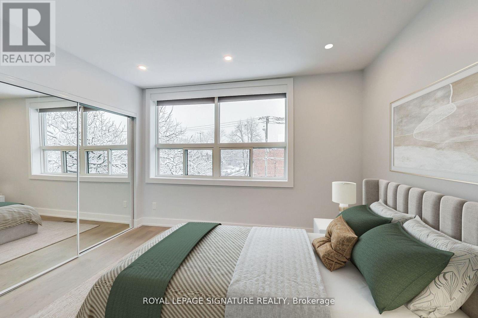 Upper - 151 Campbell Avenue, Toronto, Ontario  M6P 3V3 - Photo 4 - W12791524